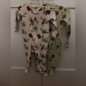 Carter's Cream and Green Animal Print Footies set of 2 pajamas size 9 months new